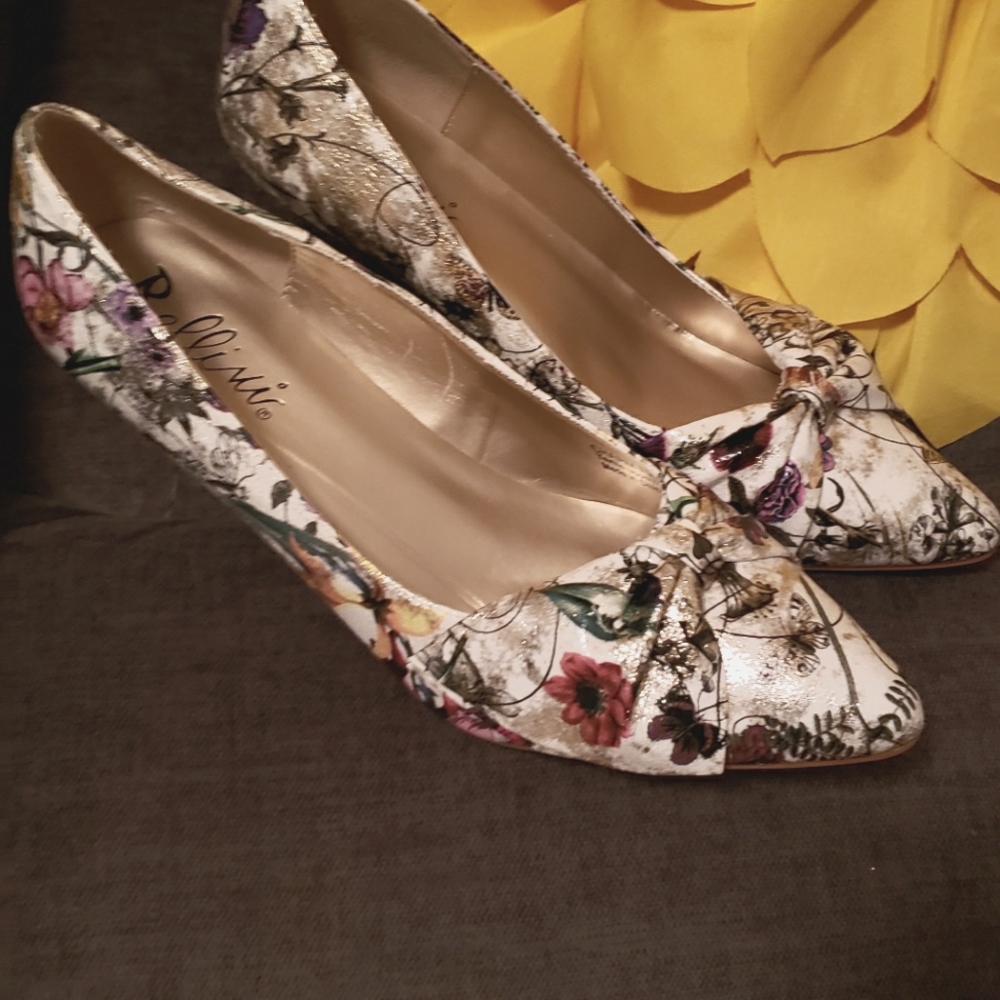 Bellini Charm floral metallic pump
